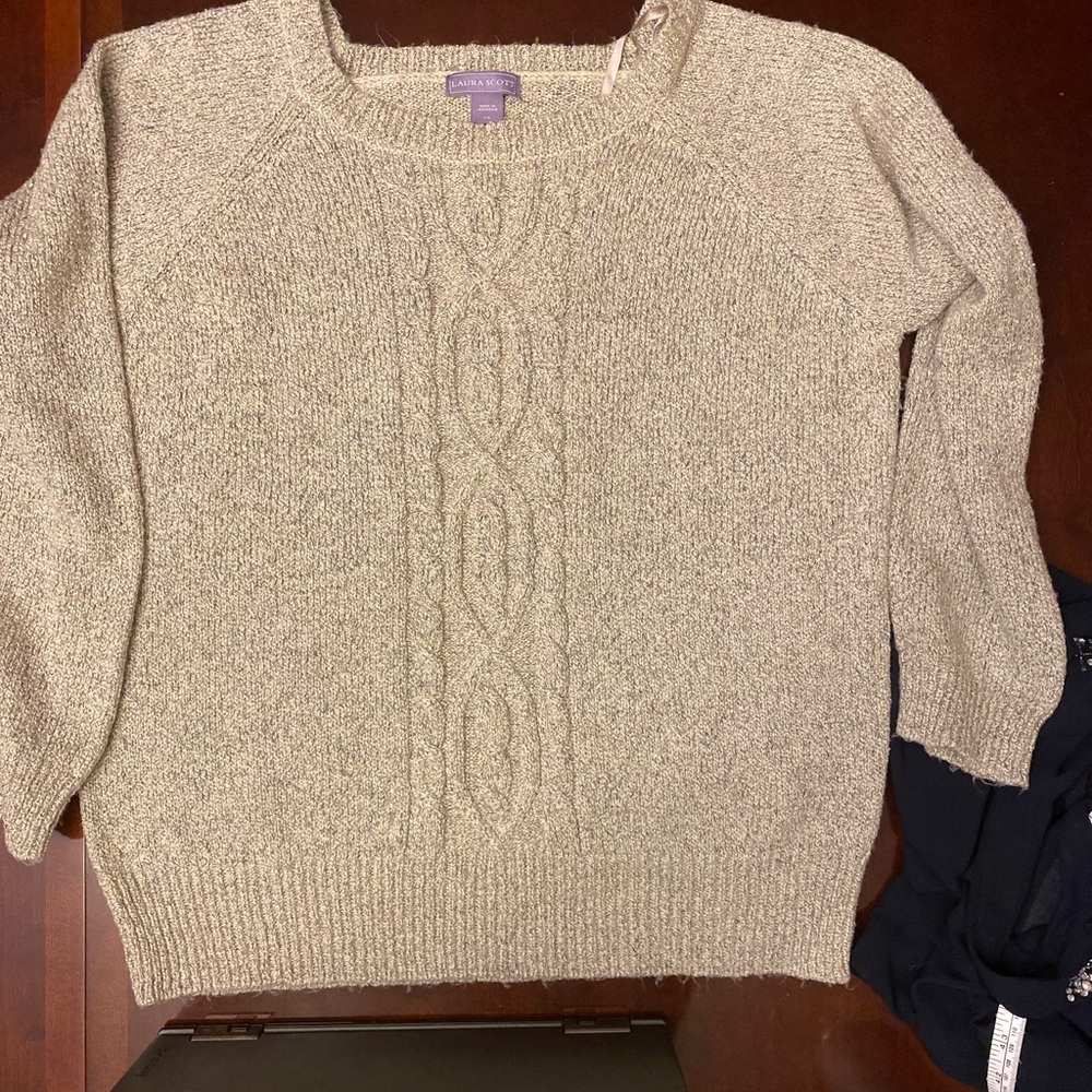 Laura scoot sweater